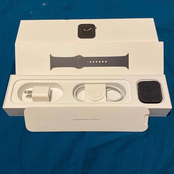 Apple Watch Series 5 44 mm Stainless Steel Space Black - Picture 6 of 6
